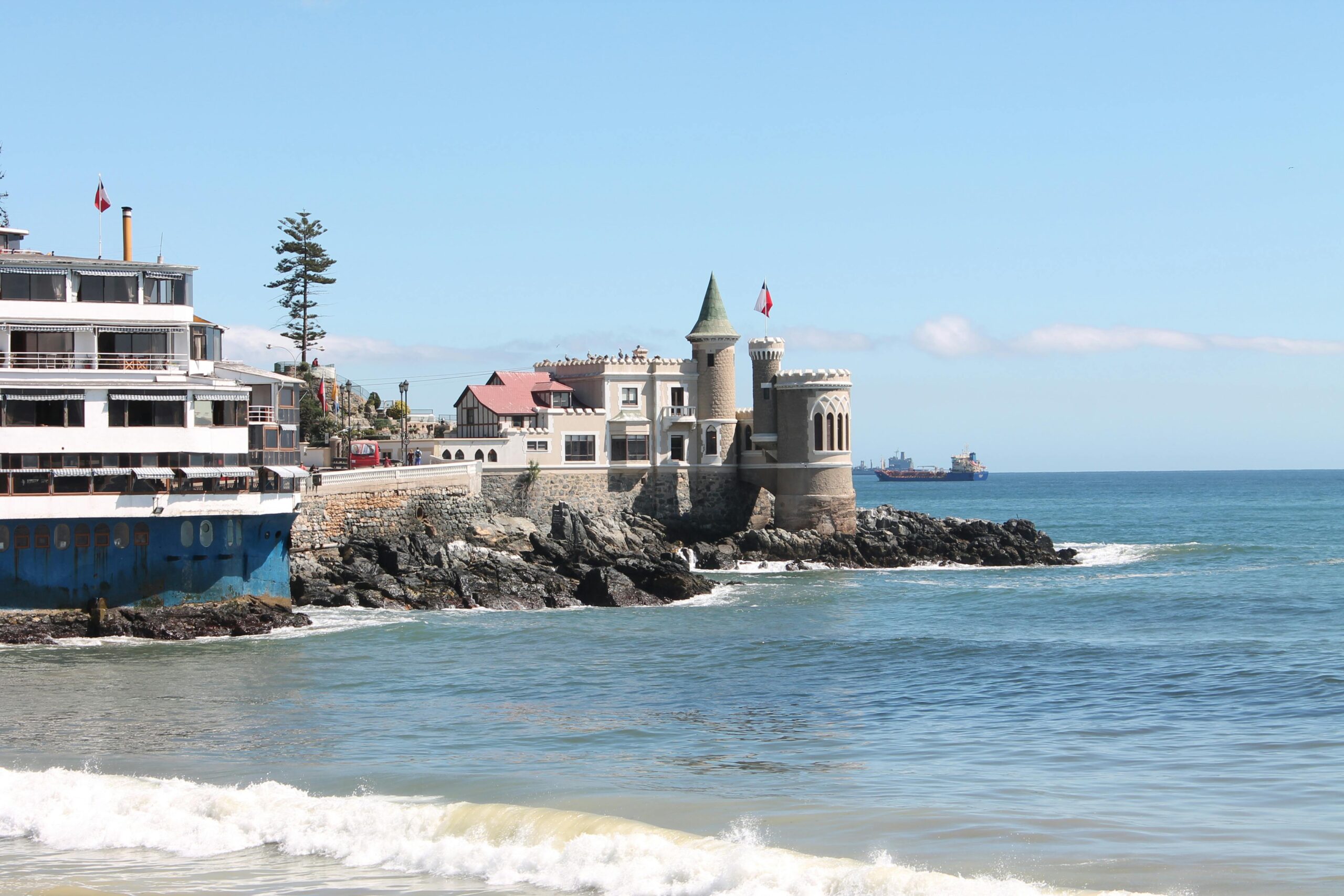 Beautiful coastal scenery featuring Wulff Castle and buildings in Viña del Mar, Chile.